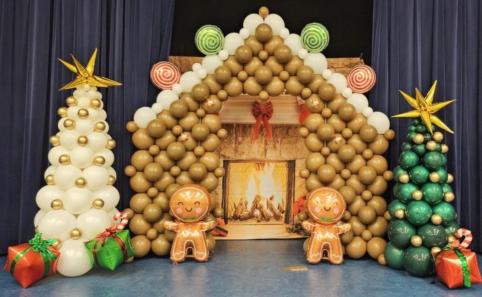 Balloon setup for a Christmas celebration